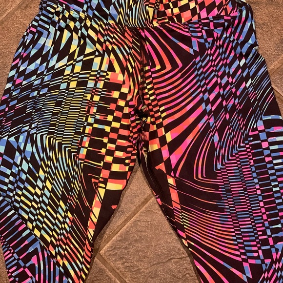 Dona Jo leggings Size 1. Fits sizes 0-6. Worn twice. Like brand new! - Picture 2 of 4